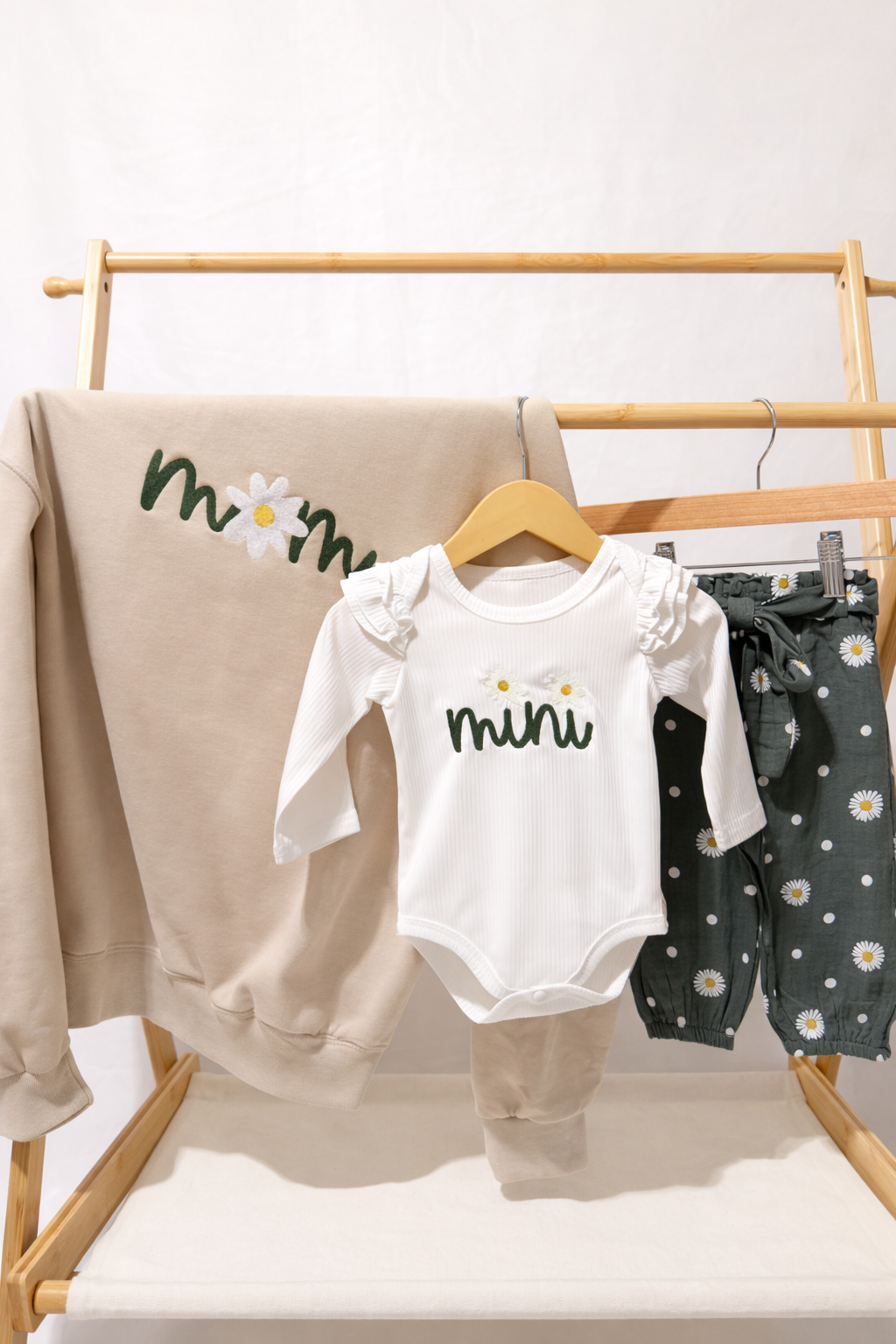 Mama Daisy Embroidered Sweatshirt